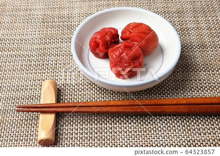 Umeboshi (Kishu Minamitakaume) 64323857
