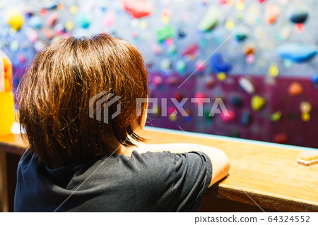 [Lifestyle] Housewife climber who dares to tackle advanced tasks in bouldering studio with beauty and diet 64324552