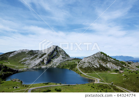 Lago de Enol, Covadonga, Spain 64324774