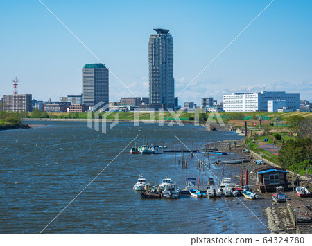 A view of the clear Kawaguchi City from Kahama Bridge in Adachi-ku, Tokyo 64324780