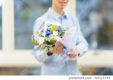 Anniversary marriage proposal gift present christmas man one person bouquet bouquet indoors indoors Anniversary marriage proposal gift present christmas man one person bouquet bouquet indoors indoors 64325544