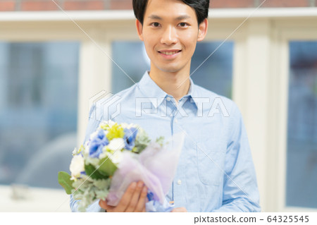 Anniversary marriage proposal gift present christmas man one person bouquet bouquet indoors indoors Anniversary marriage proposal gift present christmas man one person bouquet bouquet indoors indoors 64325545