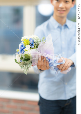 Anniversary marriage proposal gift present christmas man one person bouquet bouquet indoors indoors 64325549