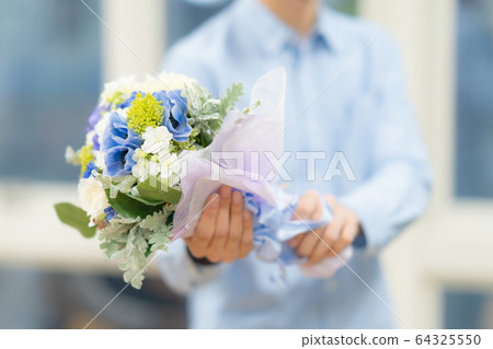 Anniversary marriage proposal gift present christmas man one person bouquet bouquet indoors indoors 64325550