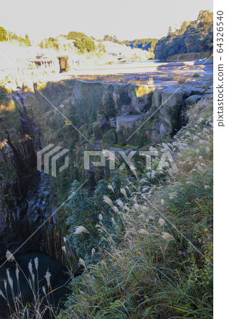從鹿兒島縣錦湖町看到的小川瀑布 64326540