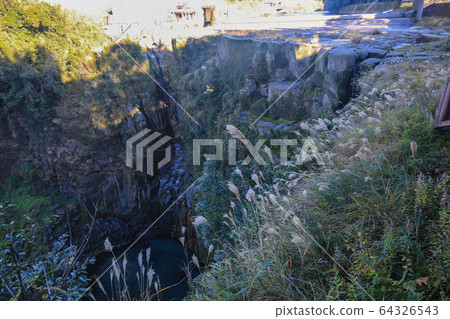 Ogawa Falls seen from Kinkocho, Kagoshima Pref. Ogawa Falls seen from Kinkocho, Kagoshima Pref. 64326543
