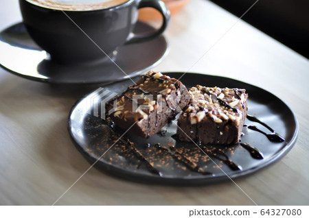 brownie, chocolate cake with almond 64327080
