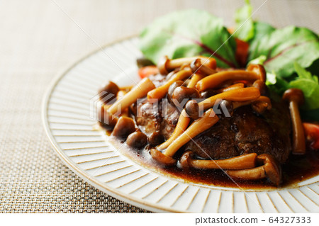 日式蘑菇漢堡 日式蘑菇漢堡 64327333