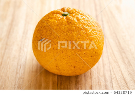 甜夏季柑橘 64328719