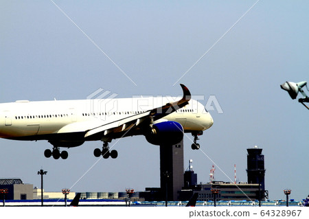 著陸姿勢 64328967