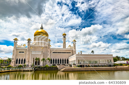 Omar Ali Saifuddien Mosque in Bandar Seri Begawan, Brunei 64330809