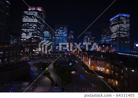 Tokyo Station Business Area Otemachi Marunouchi Traffic Overlook Buildings Night View Tokyo Wide Angle Wide High Angle 64331405