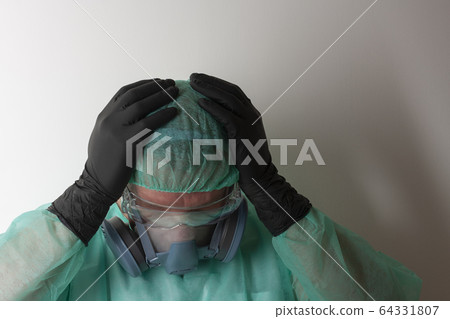 Male nurse, with twin filter half face respirator 64331807