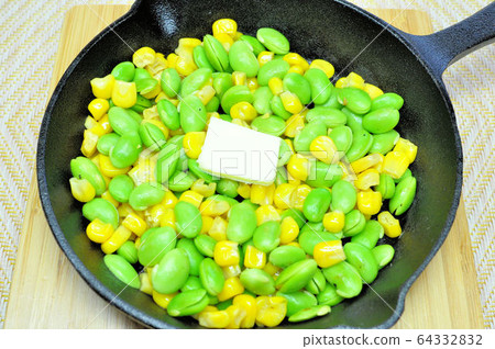 Stir-fried edamame and corn in butter Stir-fried edamame and corn in butter 64332832
