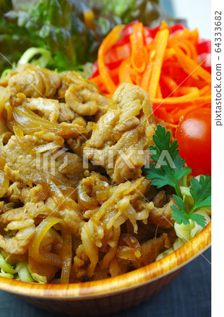 Bowl of rice bowls 64333682