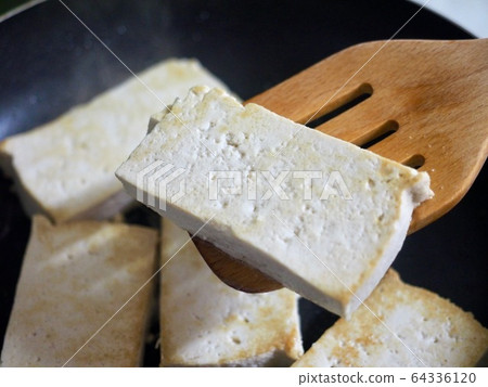 Asian food grilled tofu, cooking Asian food grilled tofu, cooking 64336120
