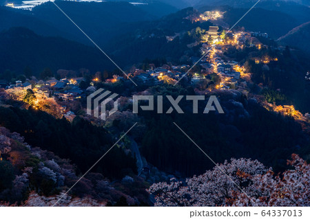Mount Yoshino and cherry blossoms in spring Mount Yoshino and cherry blossoms in spring 64337013