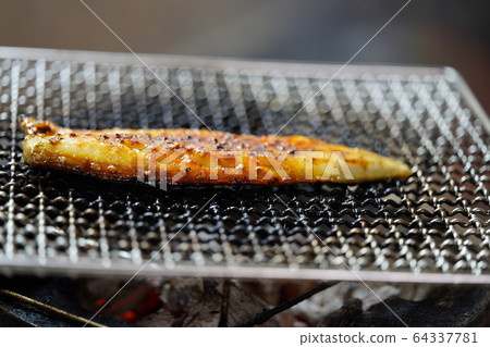 Charcoal-grilled BBQ, bbq, charcoal-grilled, grilled, Bincho charcoal, Shichirin, camp, meal, salmon 64337781