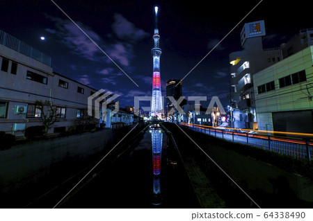 Tokyo Sky Tree New Year Light-up reflected Tokyo Sky Tree New Year Light-up reflected 64338490