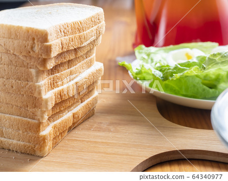 Sandwich making 64340977