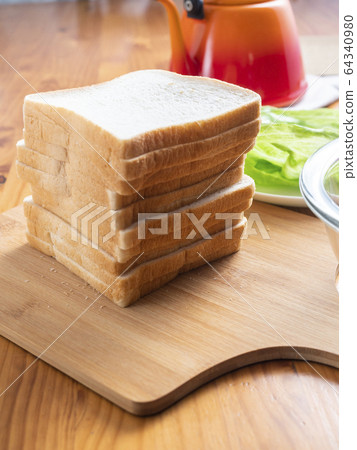Sandwich making 64340980