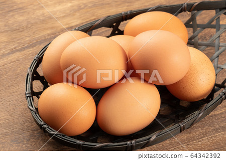 An egg 64342392