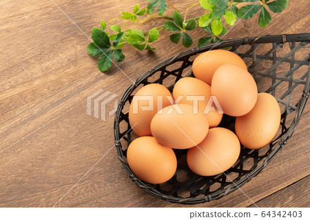 An egg 64342403