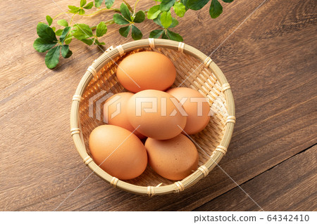 An egg 64342410