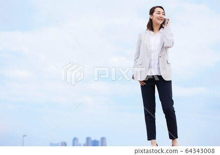 Business woman Aozora smartphone 64343008