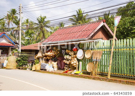 瑯勃拉邦百貨商店 64343859