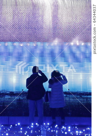 Enjoy shooting the illuminations (Nabana no Sato, Mie Prefecture) 64344037