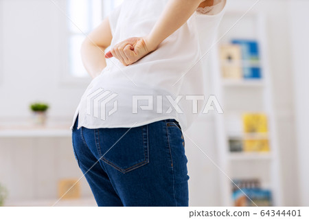 孕婦腰疼 64344401
