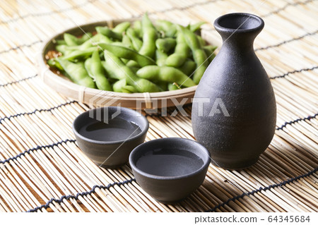Sake (sake bottle and sake) Sake (sake bottle and sake) 64345684