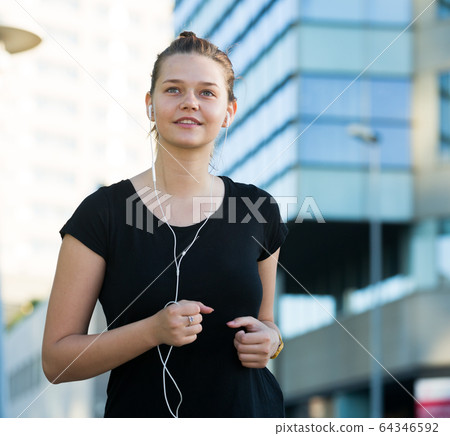Girl jogging outdoor with music Girl jogging outdoor with music 64346592
