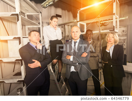 Portrait of thoughtful men and women Portrait of thoughtful men and women 64346779