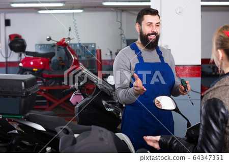 Worker is helping female client 64347351