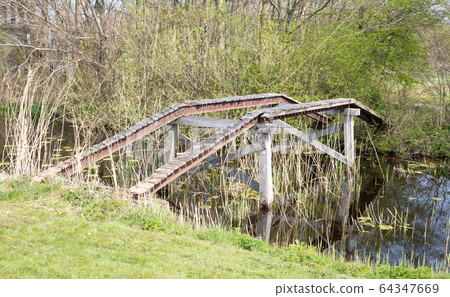 Bridge used by 4x4 vehicles, don't make any Bridge used by 4x4 vehicles, don't make any 64347669