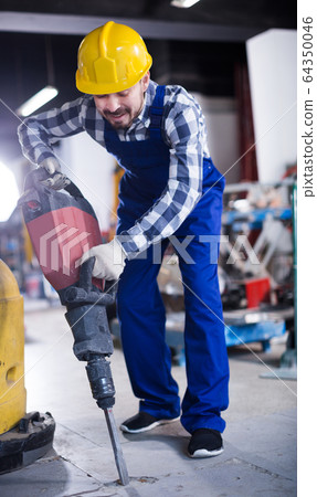 Worker to work with demolition hammer Worker to work with demolition hammer 64350046