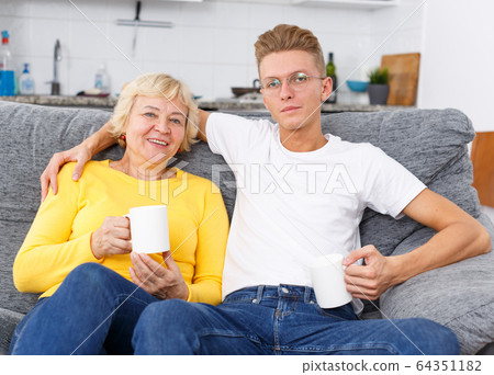 Loving mother and her adult son Loving mother and her adult son 64351182
