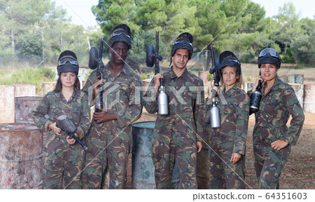 Group of paintball players 64351603