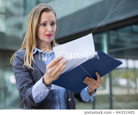 Employee woman with folder of documents 64352485