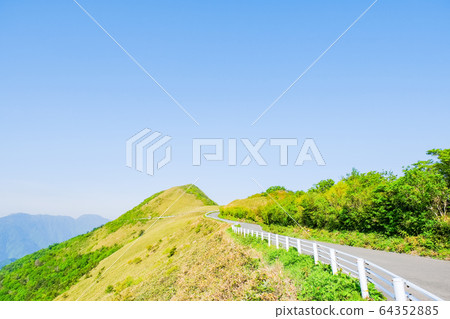 瓶森林森林公路 瓶森林森林公路 64352885