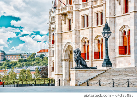 Hungarian Parliament Main Entrance. Budapest. 64353083