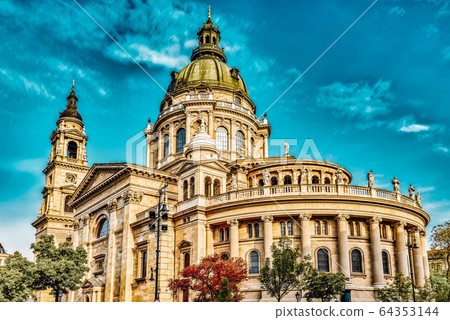 St.Stephen Basilica in Budapest at daytime. Side St.Stephen Basilica in Budapest at daytime. Side 64353144