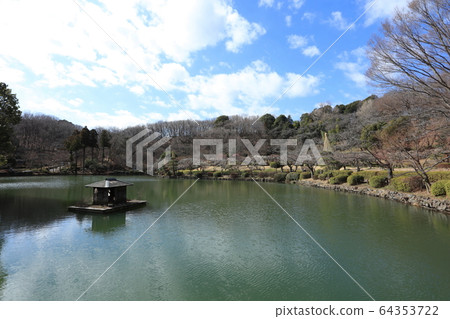 Snow hanging park 64353722