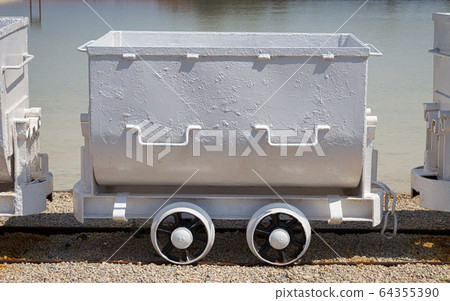 Wagon for the transport of sea salt. 64355390