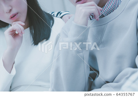 懷疑 可疑 青少年 64355767