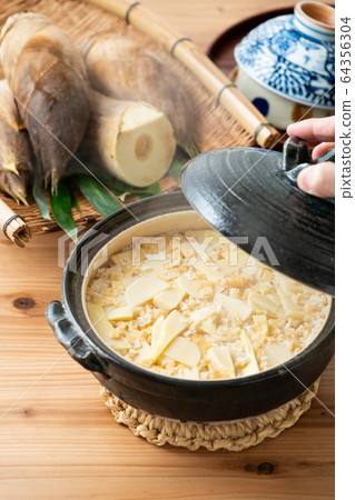 Bamboo shoots rice 64356304