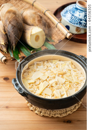 Bamboo shoots rice 64356305