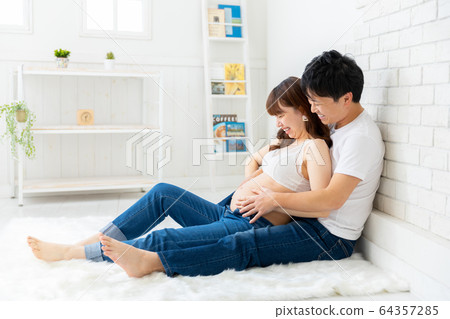 產婦照片夫婦新婚夫婦 64357285